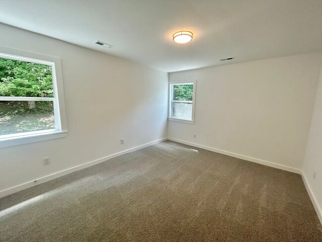 Foto del edificio - Beautifully Renovated 3 Bedroom 2 1/2 Bath...