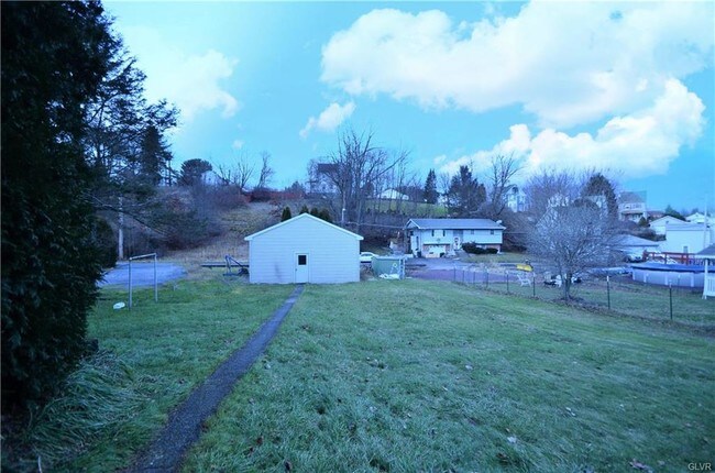 Building Photo - 246 Hudsondale St