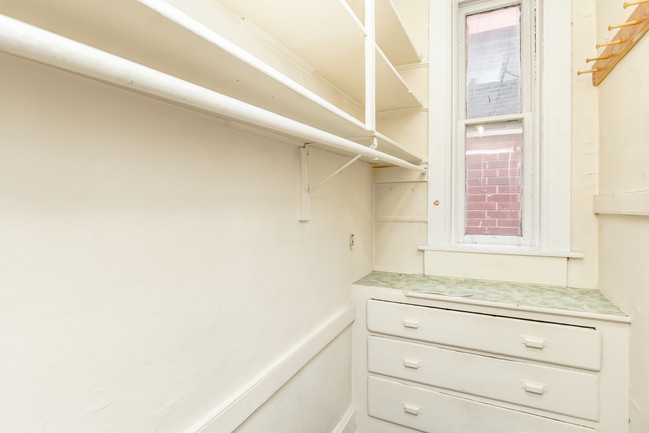 Building Photo - 1825 N Bissell St