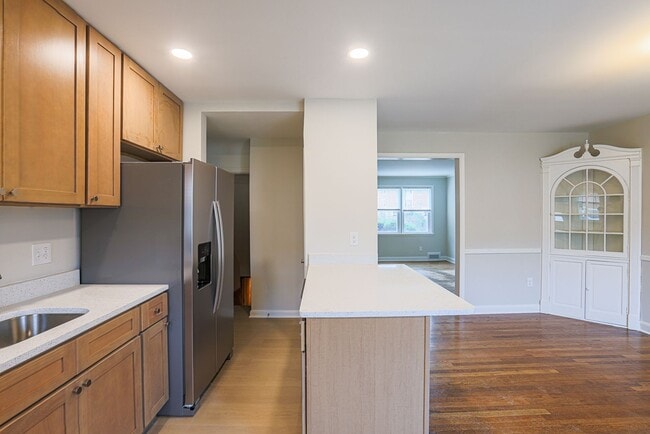 Foto del edificio - 3 BR 1-1/2 Baths MUST SEE- ACCEPTING HOSUING VOUCHERS!