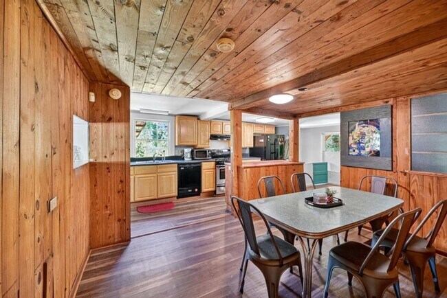 Building Photo - 1455 E Broad St