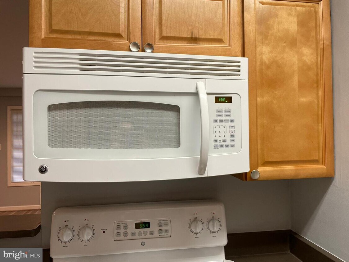 5905 Kingsford Rd Unit A, West Springfield, VA 22152 Room for Rent in