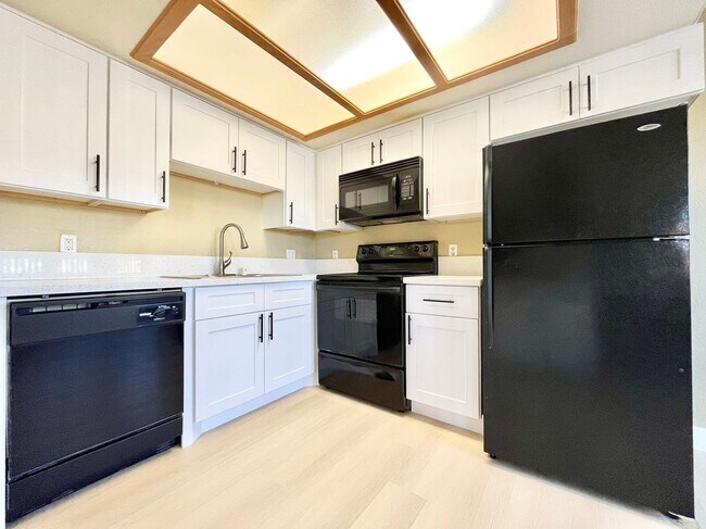 Building Photo - Immaculate 2 beds with 2 baths Condo
