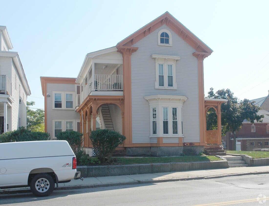 Building Photo - 356 Haverhill St