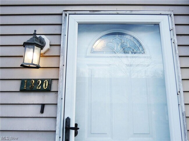 Foto del edificio - 1320 Cedarwood Dr