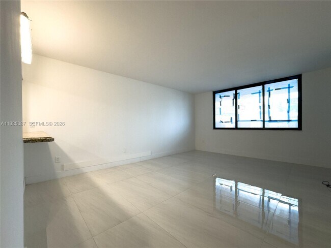 Foto del edificio - 540 Brickell Key Dr