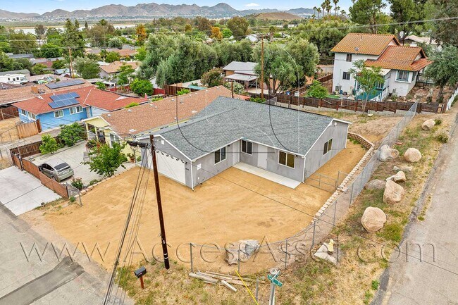 Foto del edificio - New Build Home with Solar in Lake Elsinore!