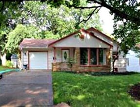 Building Photo - 1011 N Busey Ave