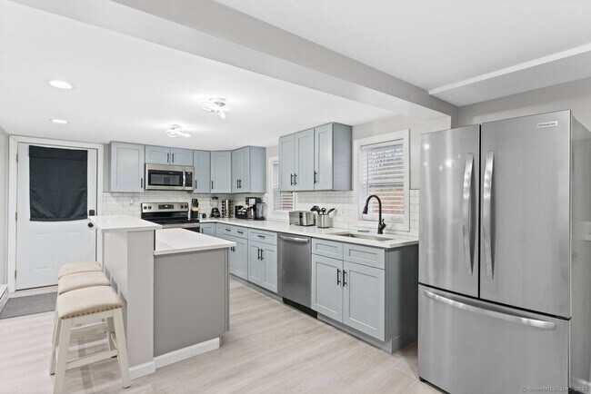 Foto del edificio - 1045 Colonel Ledyard Hwy
