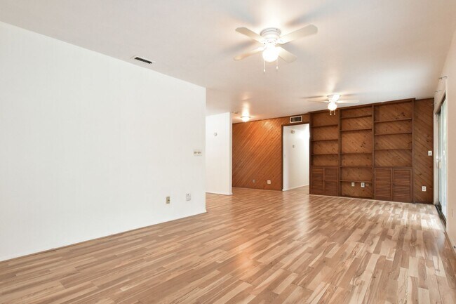 Building Photo - 3530 NW 34th Pl