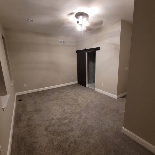 Foto del edificio - 1507 Edmondson Ave