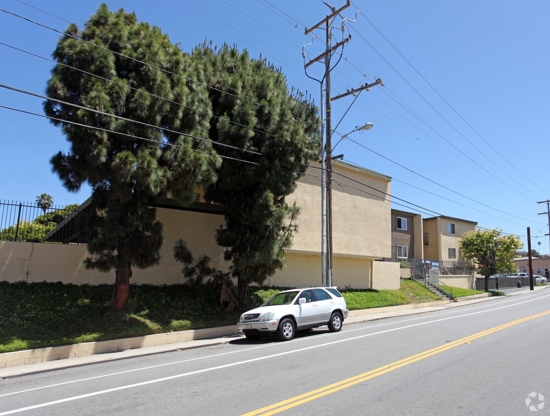 Building Photo - SeaSide Studio Apartments