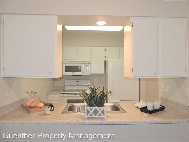 Foto del edificio - 222 N Hutchinson Rd