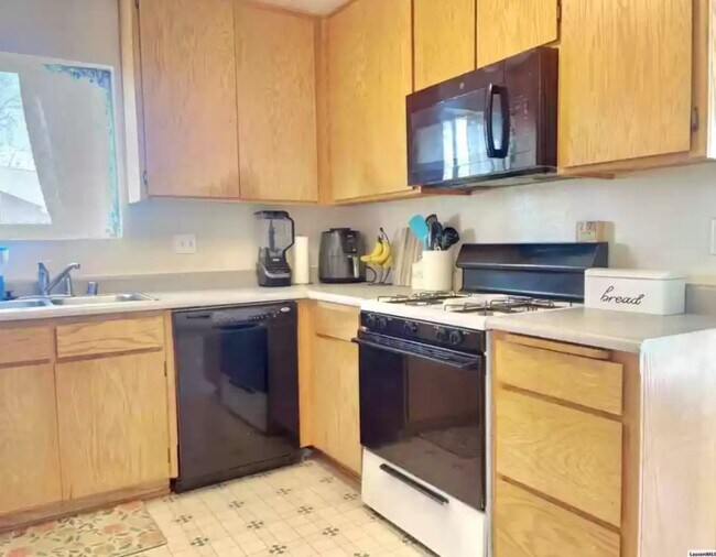 45 Emerald Ct, Susanville, CA 96130 House Rental in Susanville, CA