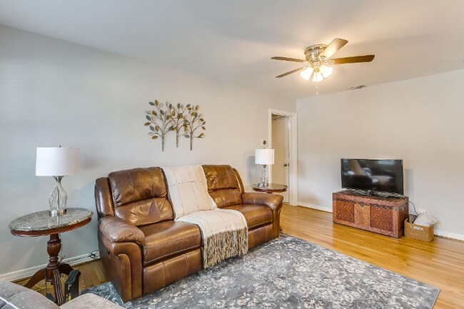 Foto del edificio - 4704 Collinwood Ave