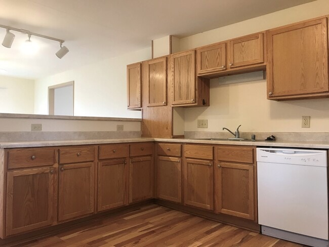 Building Photo - 1305 Temkin Ave