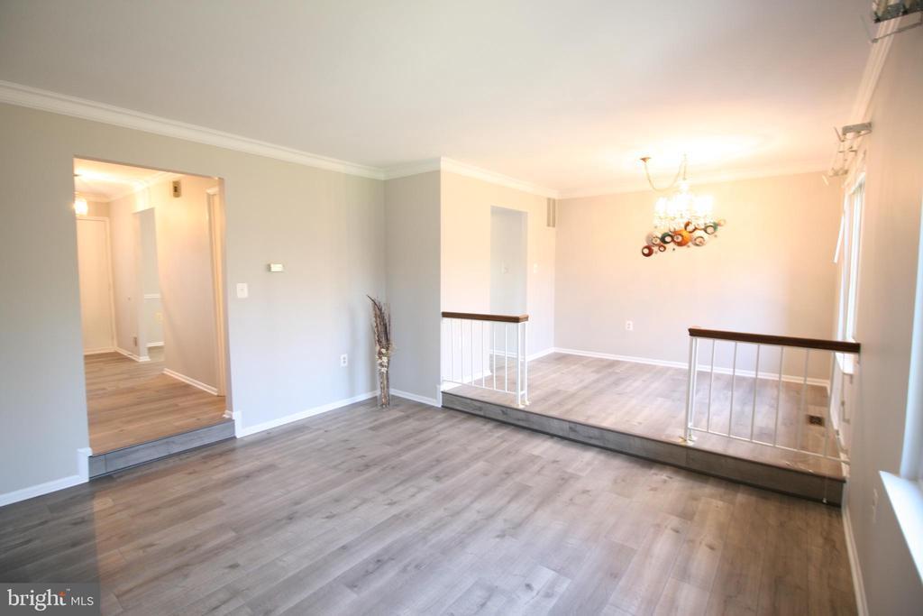 Foto principal - 8943 Centerway Rd