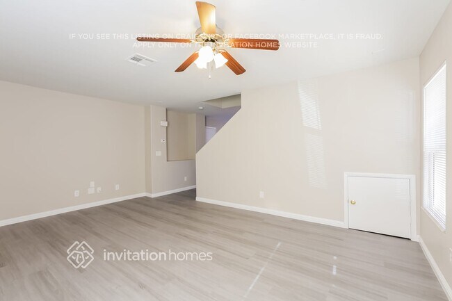 Foto del edificio - 4820 Golden Shimmer Ave