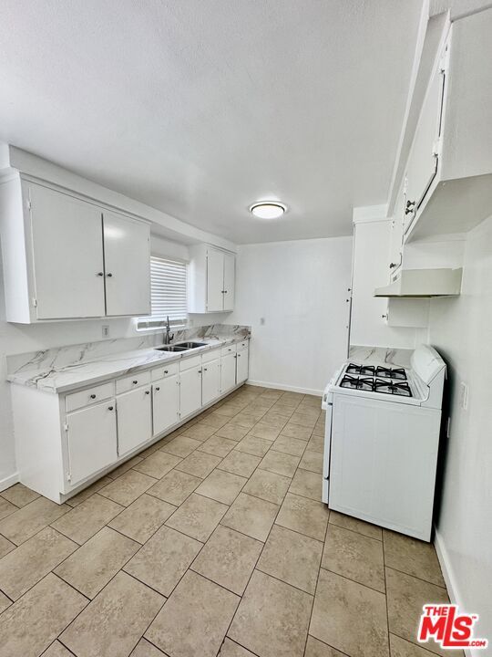 Foto del edificio - 4115 W Century Blvd