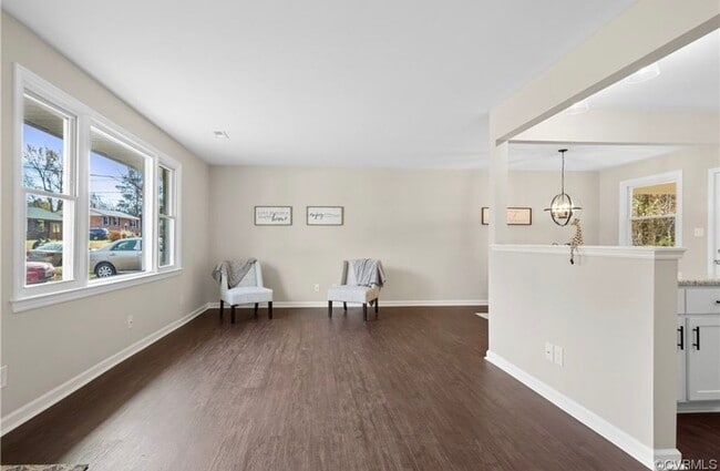 Building Photo - 1224 W Roslyn Rd