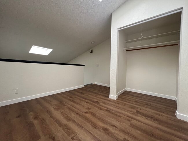 Foto del edificio - 12621 Matteson Ave