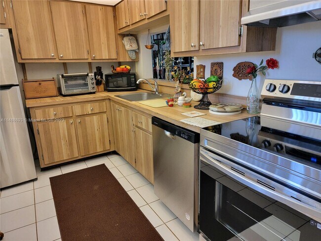 Building Photo - 8415 SW 107th Ave