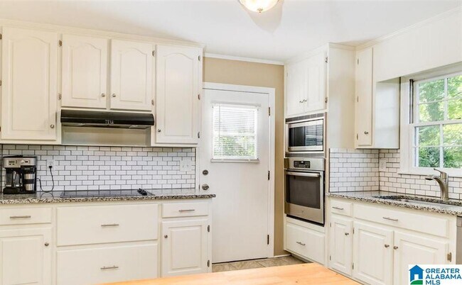 Foto del edificio - 2419 Dolly Ridge Rd