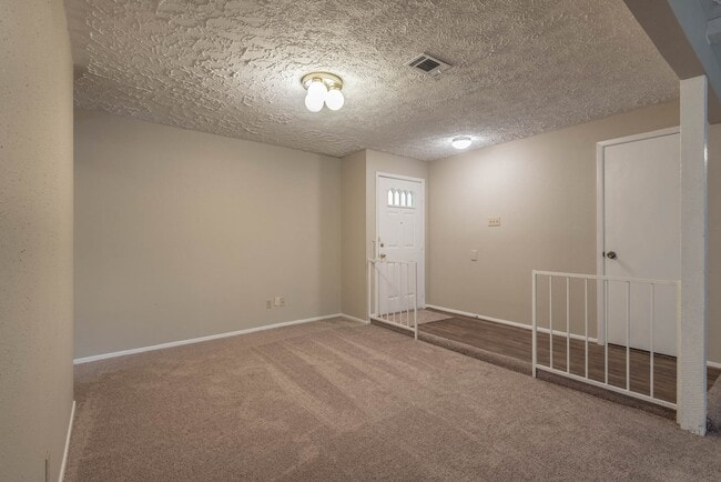 Building Photo - 6015 Knotty Post Ln