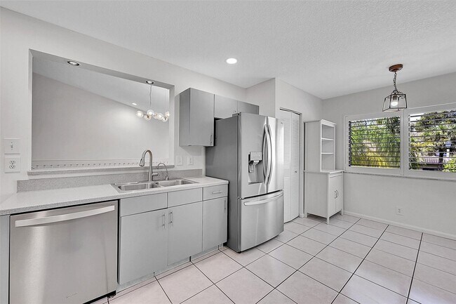 Foto del edificio - 1002 NW 105th Way