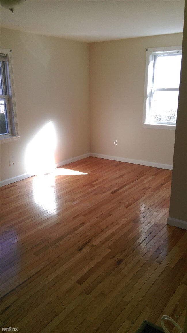 Building Photo - 1 br, 1 bath  - 75 Orchard St