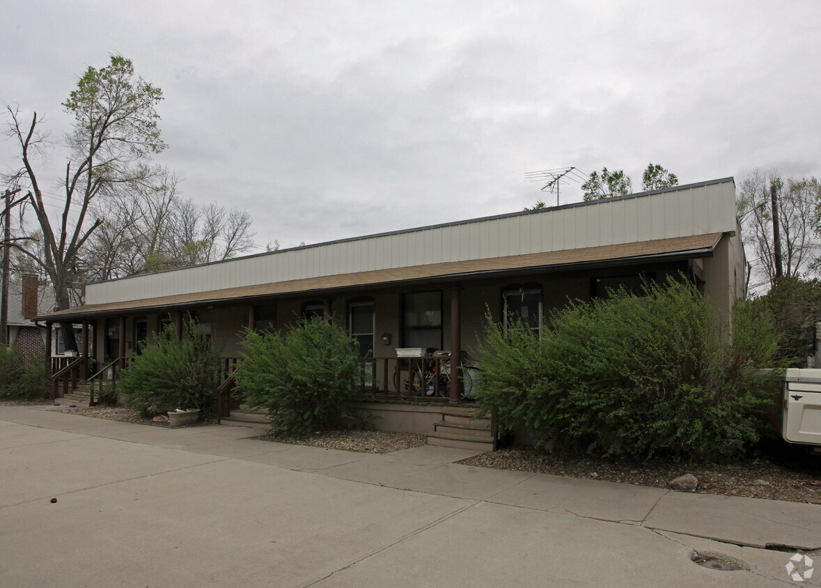 Building Photo - 909 12th Ave