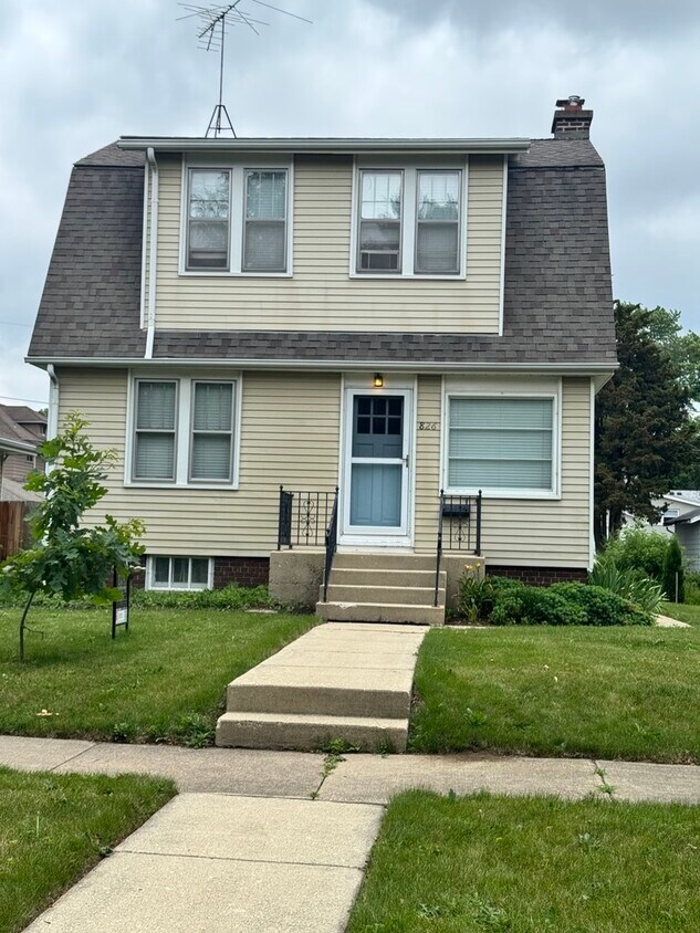 Primary Photo - 826 N Center St