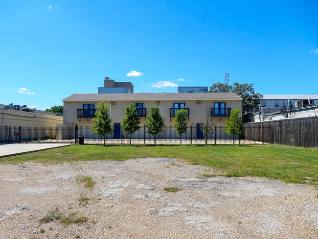 Building Photo - 4211 Gaston Ave