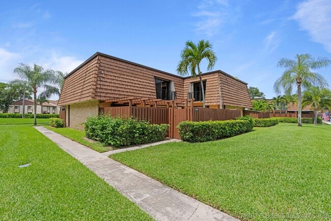 Building Photo - 1405 14th Ln