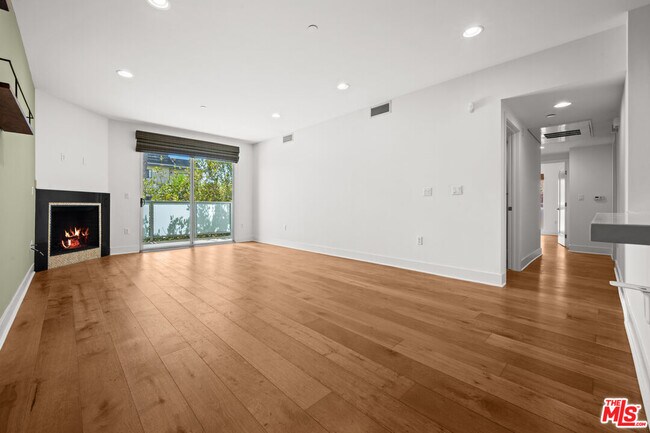 Foto del edificio - 7133 Hawthorn Ave