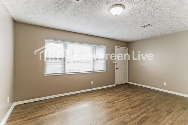 Foto del edificio - 2950 Langfield Dr