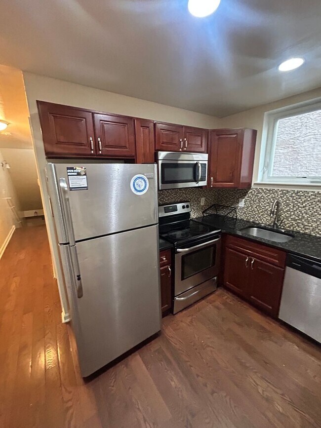 Photo - 1813 W Berks St Apartment