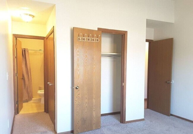 Building Photo - 807 Clarinet Blvd