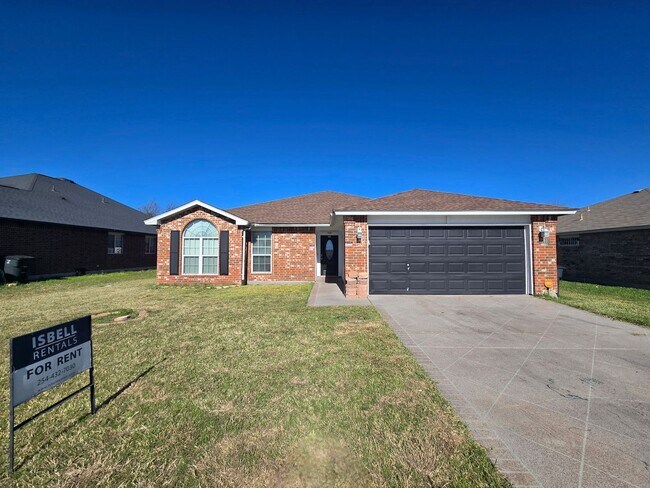 Foto del edificio - NEW IN MANAGEMENT - AVAILABLE NOW!