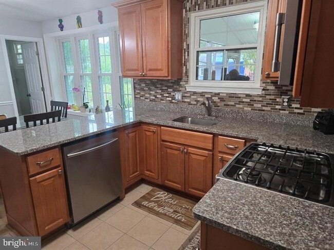 Foto del edificio - 6919 Rolling Rd