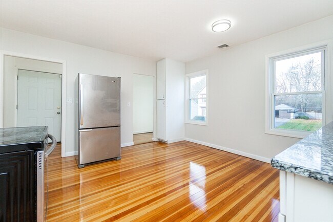 Foto del edificio - 74 Austin St