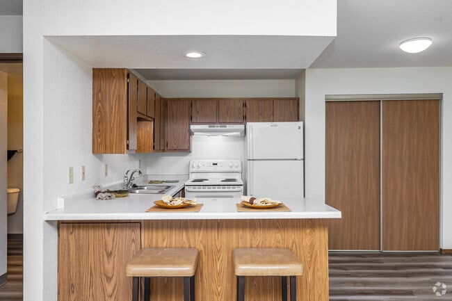 1BR, 1BA - 780SF - Kitchen - River Park Place Apartments