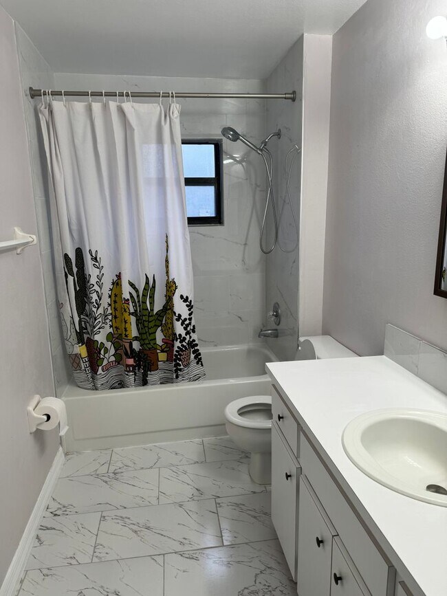 Foto del edificio - Two bedroom two bathroom townhome!