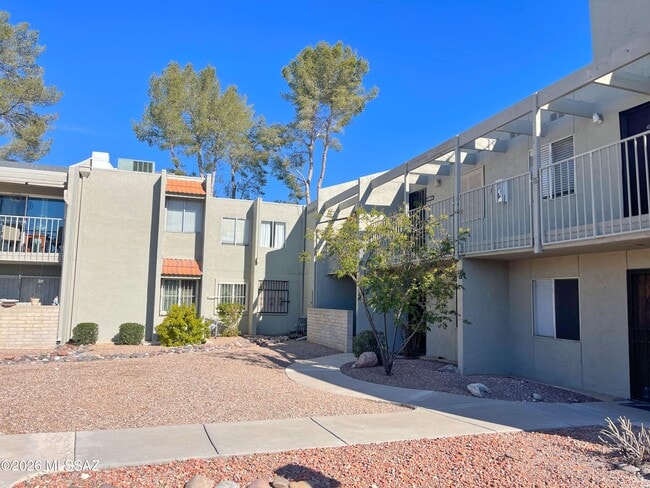 Foto del edificio - 822 S Langley Ave