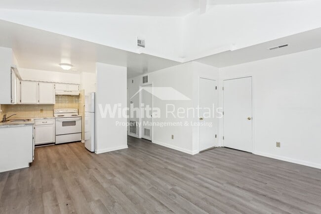 Foto del edificio - Large 2 bedroom 2 bath duplex
