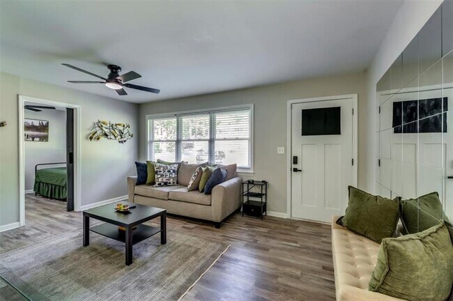 Foto del edificio - 3482 Scenic Dr