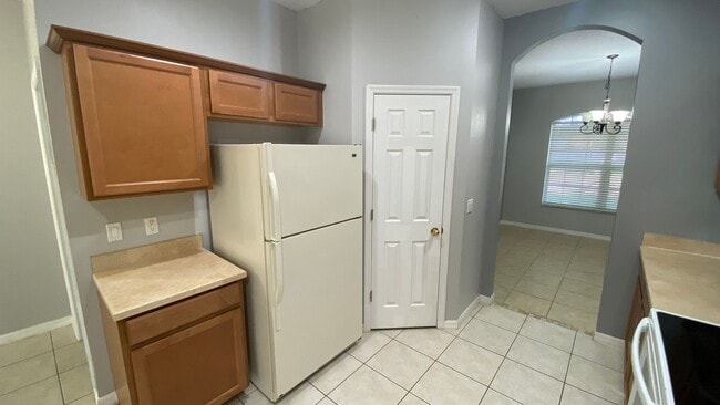 Building Photo - Four Bedroom, Three Bath Single Family Hom...