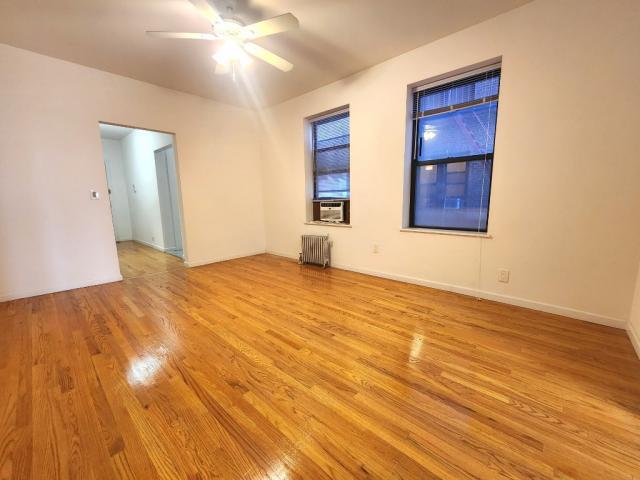 Foto del edificio - 1 bedroom in SUNNYSIDE NY 11104