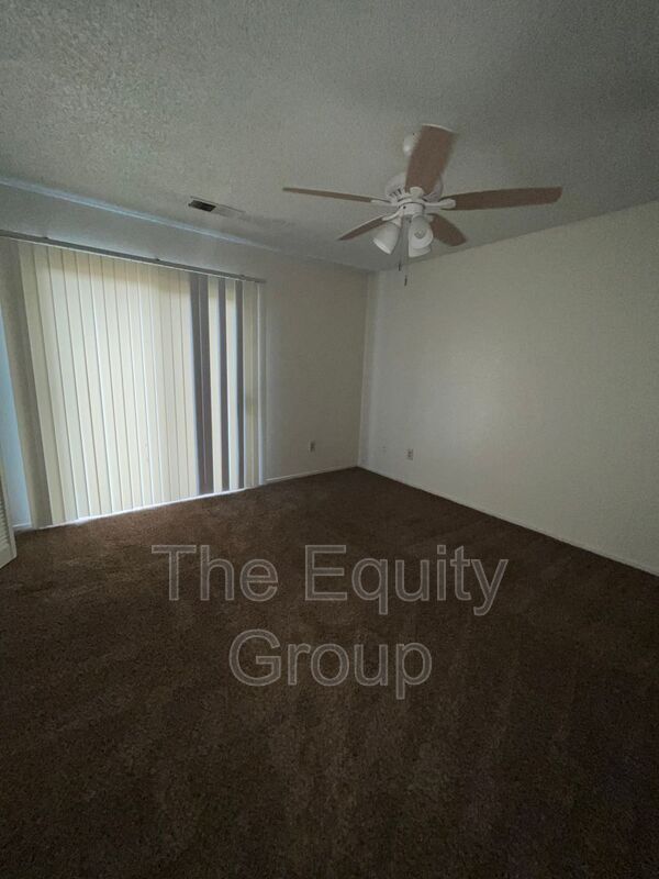 Building Photo - 1098 N Freedom St