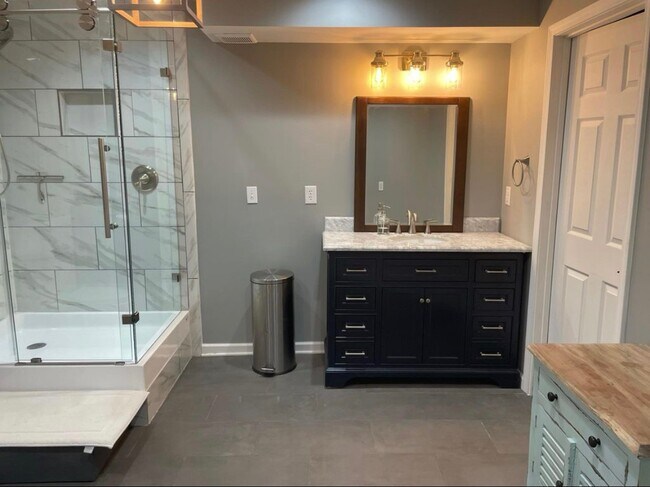 Foto del edificio - 220 Drumcliff Ct